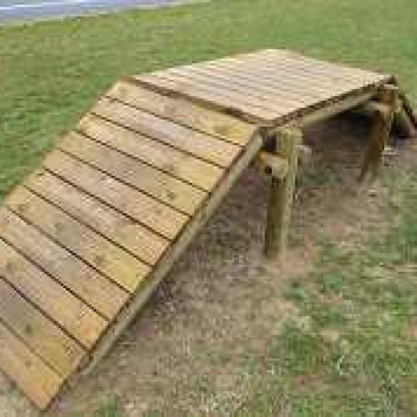 Pont en hauteur. structure bois à sceller