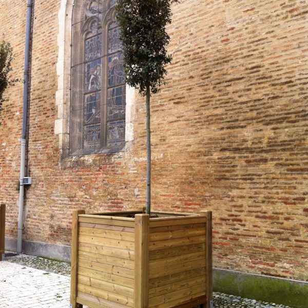 jardinière prémonté bois avec fond pour le passage des fourches et permettre le déplacement des bacs pour l'entretien de vos espaces extérieurs