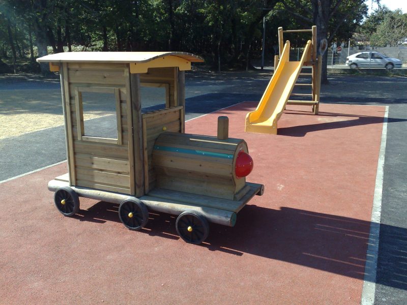 Montez à bord de notre train express bois pour de longs voyages…