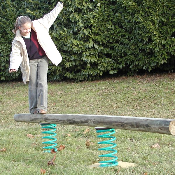 Poutre montée sur ressort où chaque pas devient un défi !